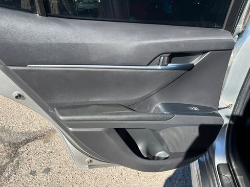 Used 2018 Toyota Camry SE image 16