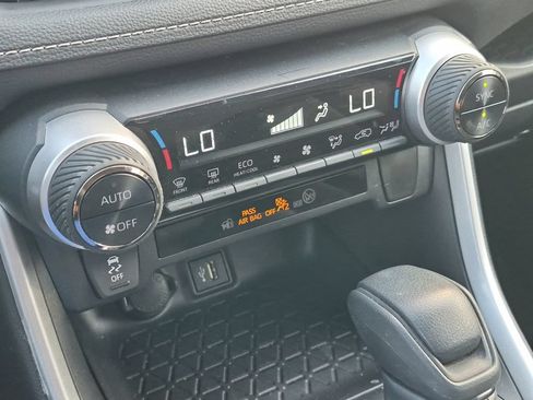 Certified 2025 Toyota RAV4 LE AWD/4WD image 21