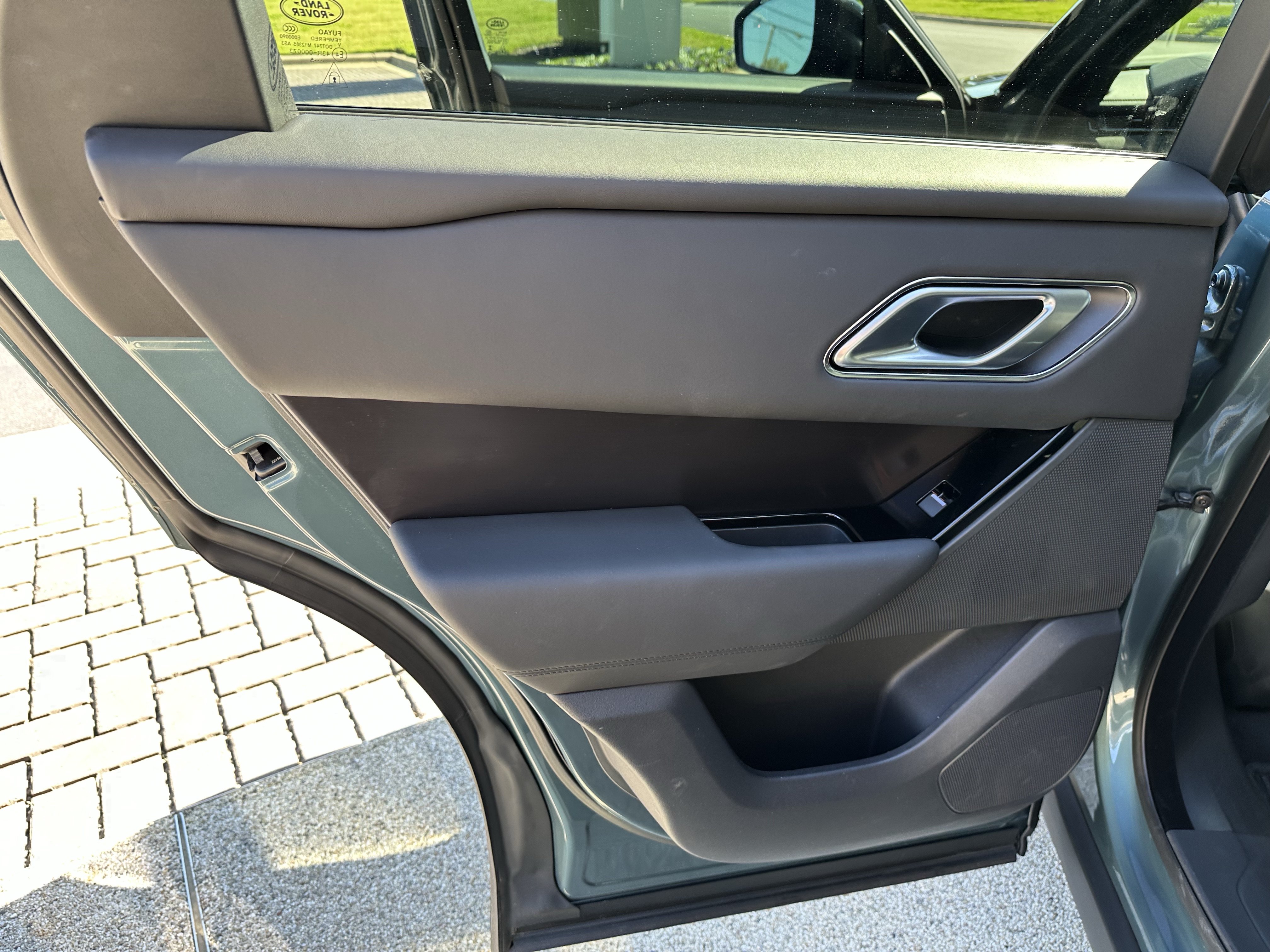 Certified 2026 Land Rover Range Rover Velar Dynamic SE AWD/4WD image 27