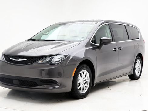 Used 2023 Chrysler Voyager LX FWD image 2