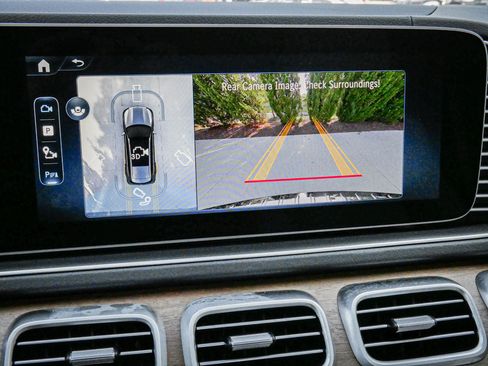 Used 2025 Mercedes-Benz GLS 450 4MATIC image 25