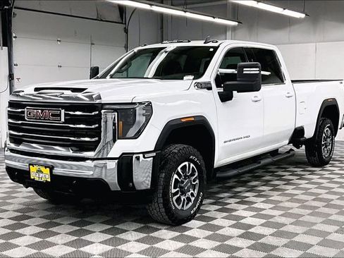 Used 2024 GMC Sierra 3500 SLE w/ SLE Convenience Package image 12