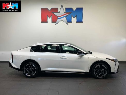 New 2025 Kia K4 GT-Line image 1