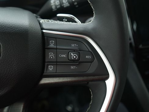 Used 2023 Jeep Grand Cherokee L Limited w/ Luxury Tech Group II image 27