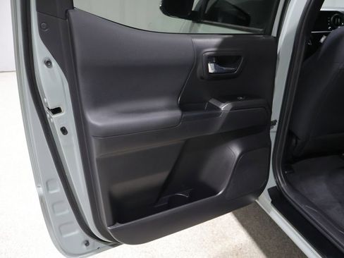 Used 2023 Toyota Tacoma TRD Sport w/ Technology Package image 20