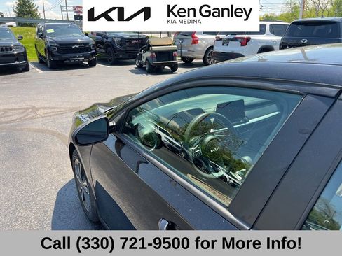 Used 2022 Kia Forte LXS FWD image 25
