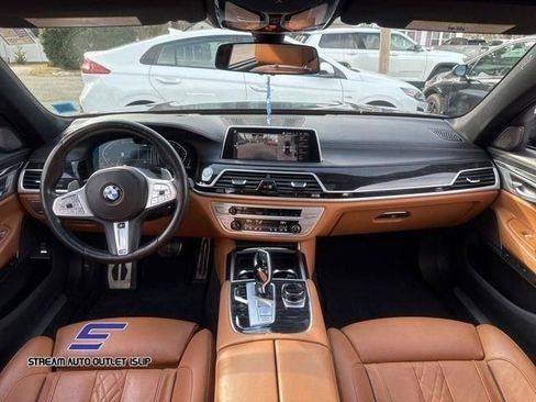 Used 2022 BMW 750i xDrive w/ Executive Package AWD/4WD image 25