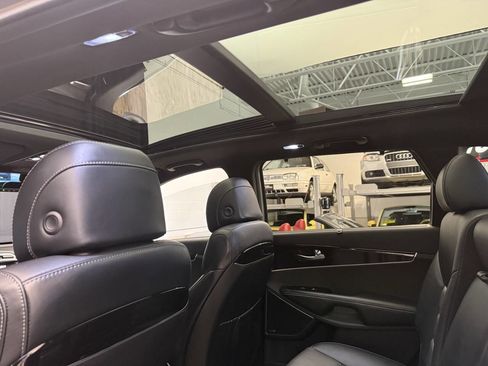 Used 2017 Kia Sorento SX image 25