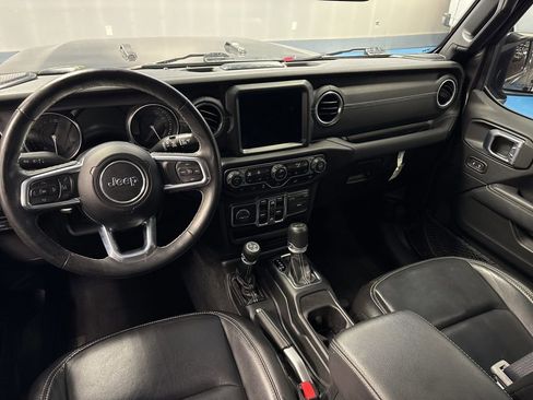 Used 2022 Jeep Wrangler Unlimited Sahara w/ Cold Weather Group image 27