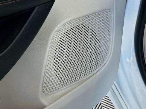 Used 2018 Chrysler Pacifica LX FWD image 19