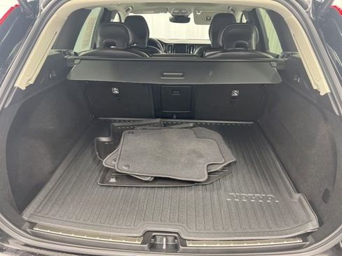 Used 2023 Volvo XC60 B5 Plus image 9