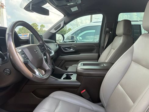 Used 2022 Chevrolet Tahoe Z71 w/ Luxury Package AWD/4WD image 8