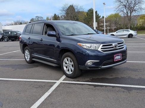 Used 2012 Toyota Highlander SE w/ Tow Pkg image 3
