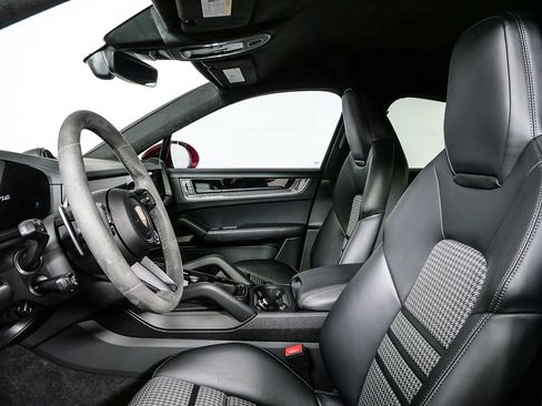 Certified 2024 Porsche Cayenne Coupe AWD/4WD image 5