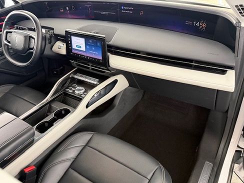 Used 2024 Lincoln Nautilus Premier image 21