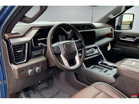 New 2026 GMC Sierra 2500 Denali w/ Max Trailering Package AWD/4WD image 7