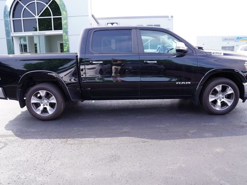 Used 2019 RAM 1500 Laramie AWD/4WD image 2