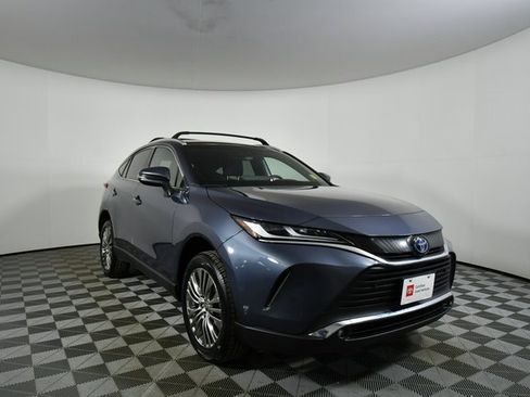 Used 2023 Toyota Venza XLE image 8