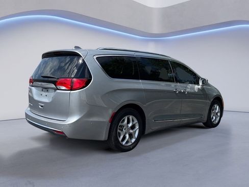 Used 2019 Chrysler Pacifica Touring-L w/ Advanced Safetytec Group FWD image 5