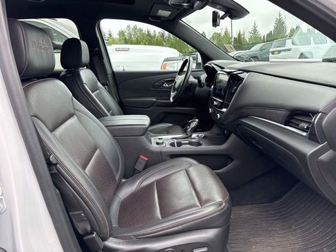 Used 2022 Chevrolet Traverse High Country w/ LPO, 'HIT The Road' Package AWD/4WD image 17