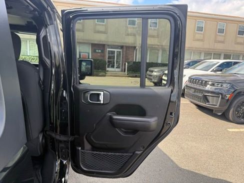 Certified 2019 Jeep Wrangler Unlimited Sport S AWD/4WD image 29