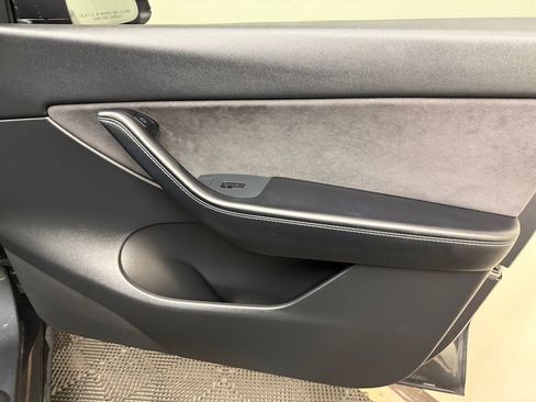 Used 2021 Tesla Model Y Performance image 12