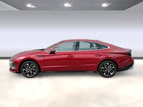 Used 2025 Hyundai Sonata SEL FWD image 2