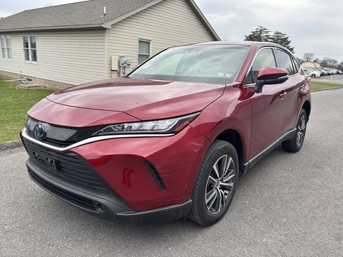 Used 2022 Toyota Venza LE image 8