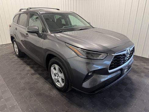 Used 2023 Toyota Highlander LE FWD image 2