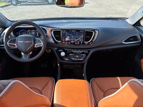 New 2026 Chrysler Pacifica Pinnacle image 11