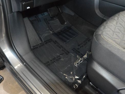 Used 2025 Nissan Kicks SV AWD/4WD image 32