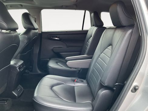 Used 2024 Toyota Highlander XLE image 29