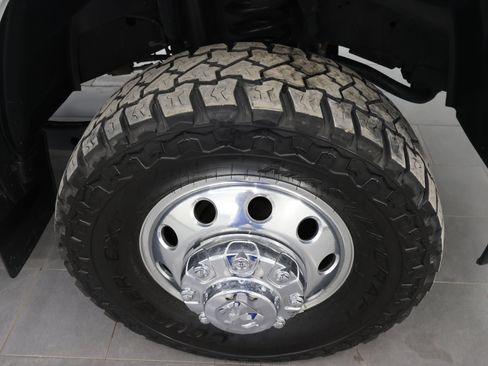 Used 2024 RAM 3500 Big Horn w/ Sport Appearance Package image 3