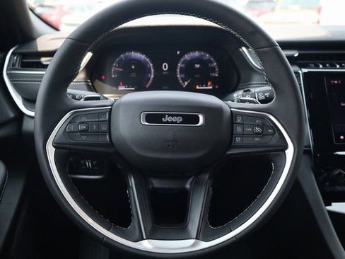 New 2025 Jeep Grand Cherokee Laredo image 11