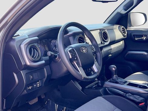 Used 2023 Toyota Tacoma TRD Off-Road image 9