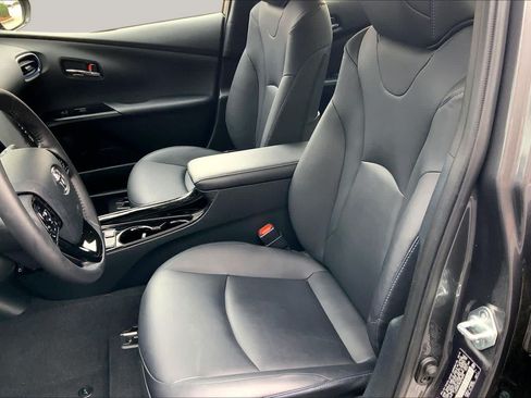 Used 2019 Toyota Prius Limited w/ Premium Convenience Package FWD image 8