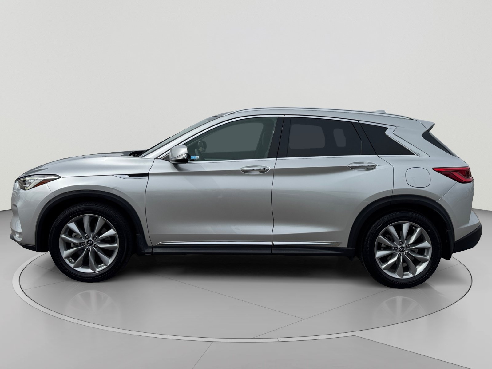 Used 2019 INFINITI QX50 Luxe w/ Protection Package FWD image 2