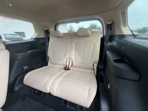 Used 2022 Jeep Grand Cherokee L Limited w/ Luxury Tech Group II image 15