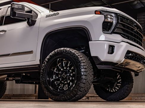 Used 2024 Chevrolet Silverado 2500 High Country w/ High Country Premium Package image 15