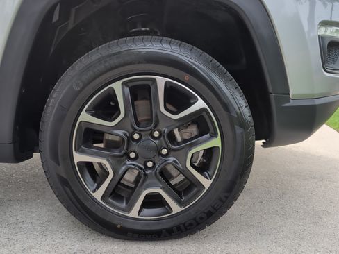 Used 2020 Jeep Compass Trailhawk AWD/4WD image 13