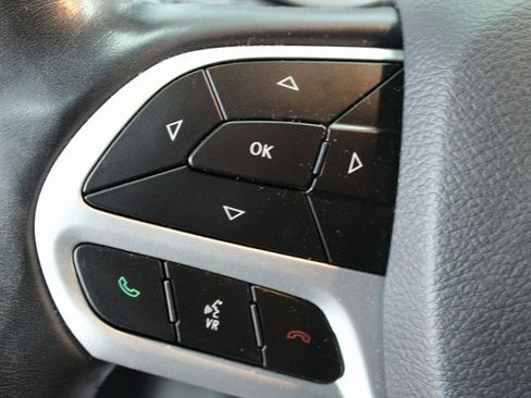 Used 2020 Jeep Cherokee Sport image 12