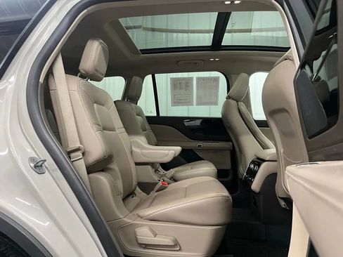 Used 2024 Lincoln Aviator AWD w/ Premium Package image 23