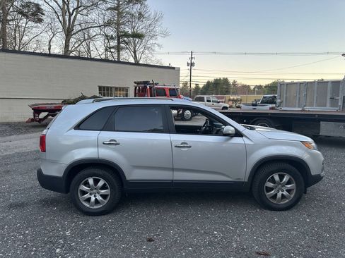 Used 2013 Kia Sorento LX w/ Convenience Pkg AWD/4WD image 9