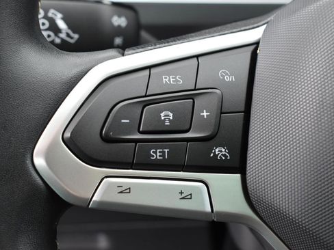 Used 2023 Volkswagen Tiguan SE w/ Panoramic Sunroof Package FWD image 15