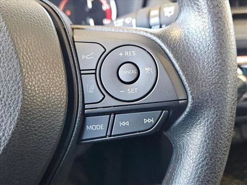 Used 2025 Toyota RAV4 XLE image 12