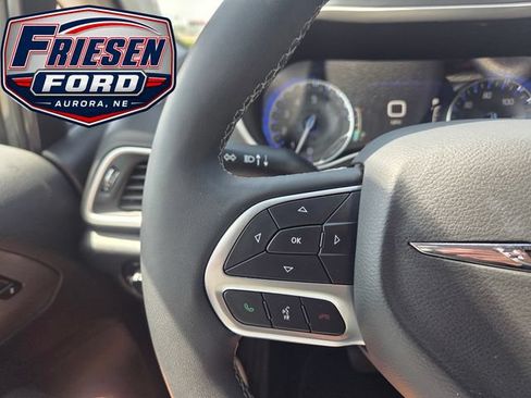 Used 2025 Chrysler Pacifica Select FWD image 14