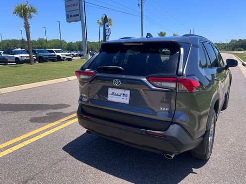 Used 2024 Toyota RAV4 XLE w/ Convenience Package FWD image 3