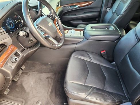 Used 2016 Cadillac Escalade Luxury image 9