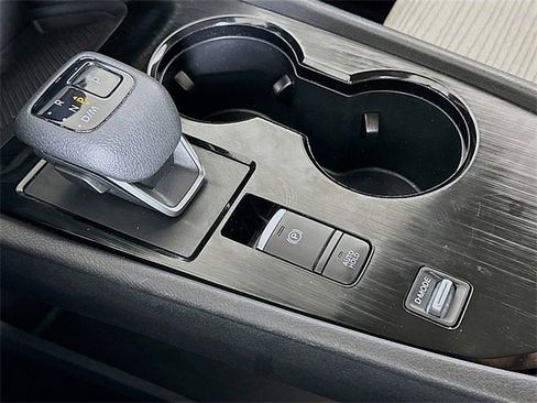 Used 2023 Nissan Rogue SV image 17