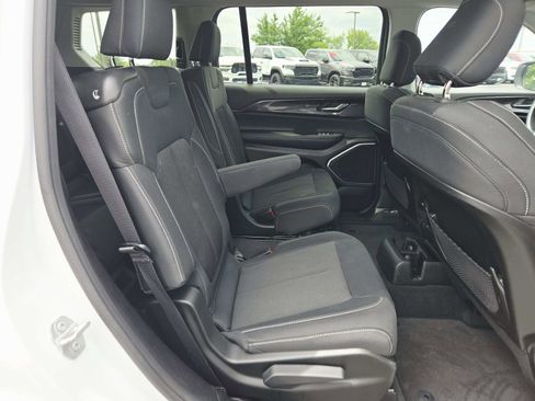 Used 2022 Jeep Grand Cherokee L Laredo w/ Luxury Tech Group I AWD/4WD image 18